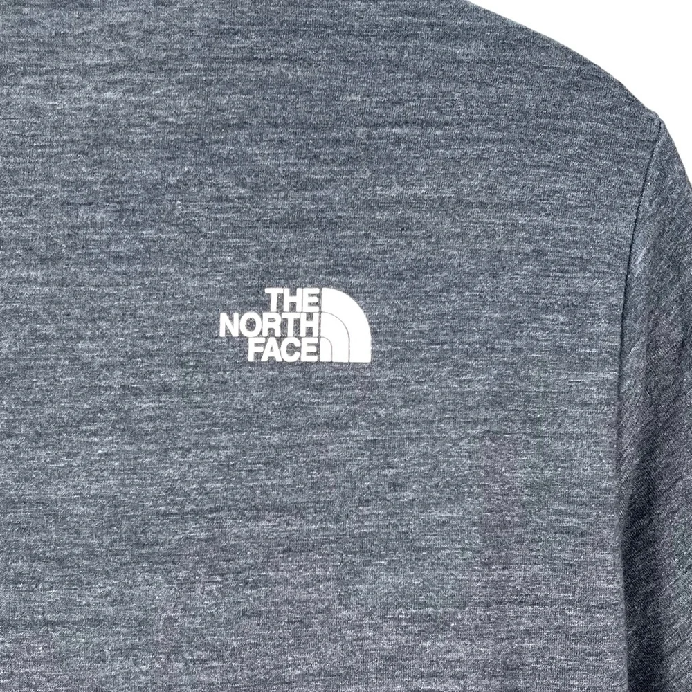 The North Face | Slim Fit Gray Heather Crewneck Pocket S/S T-Shirt | Men’s Large